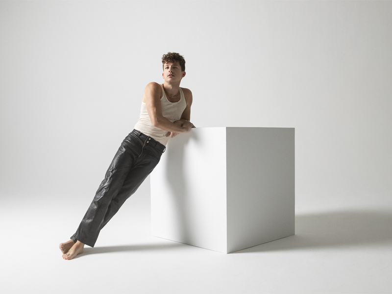 Charlie Puth - 800x600 Charlie Puth - Feature image